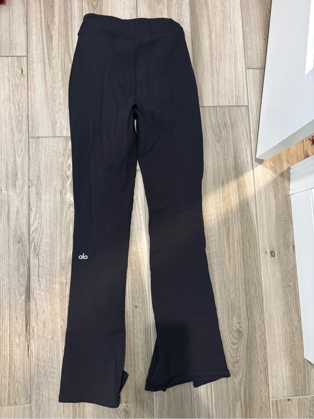 alo yoga flare leggings with slits